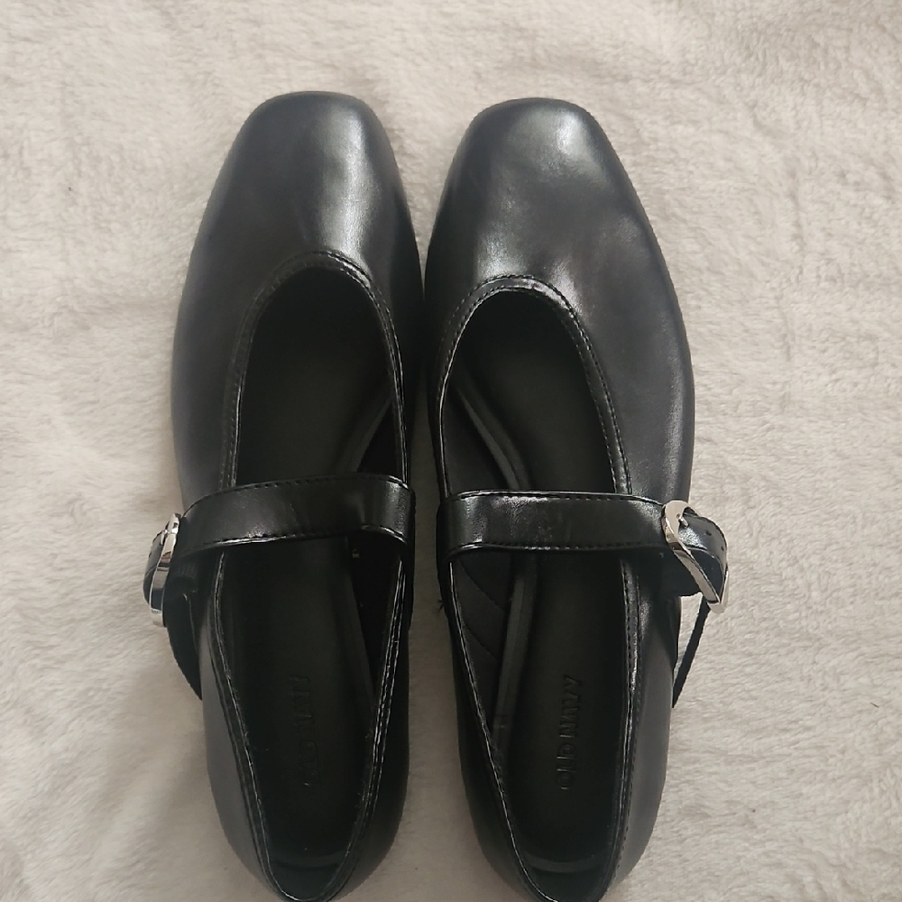 Old Navy Black Flats with Buckle